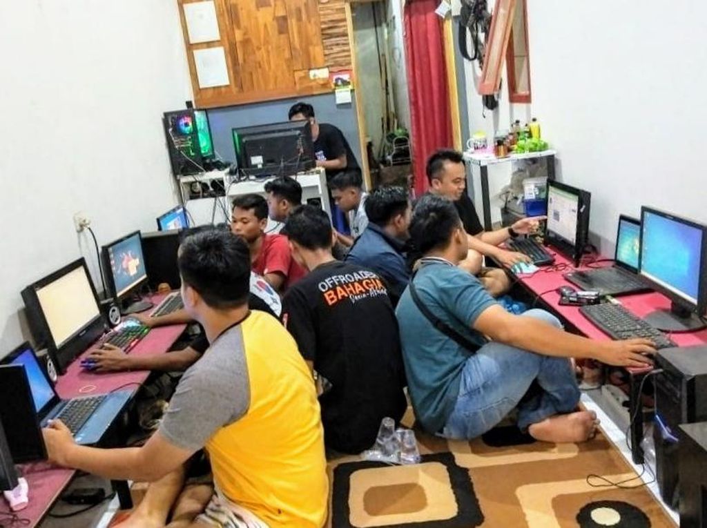 Melongok Kesibukan di Kampung YouTuber Bondowoso Melongok Kesibukan di Kampung YouTuber Bondowoso