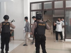 KPK Geledah Kantor dan Rumah Dinas Bupati Kuansing Pasca-OTT
