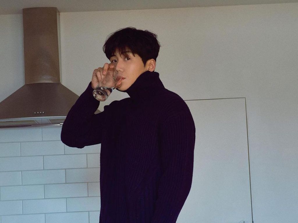 Kim Seon Ho Terseret Skandal Aktor K, Ini Momennya Saat Nyeduh Kopi Kim Seon Ho Terseret Skandal Aktor K, Ini Momennya Saat Nyeduh Kopi