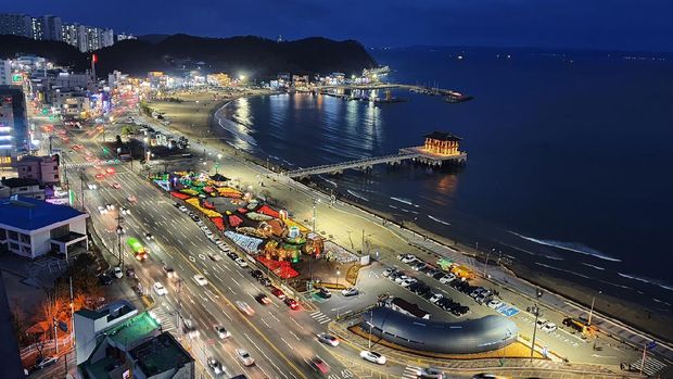 kota Pohang di Korea Selatan Night View of Yeongildae Beach in Pohang (South Korea)