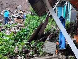 Longsor Terjang Satu Rumah Warga di Lembang Bandung