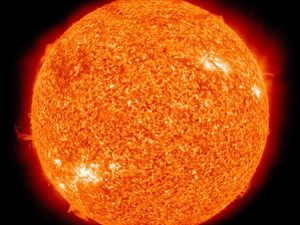 Besar Matahari Versus Planet, Satelit, dan Bintang-Bintang di Semesta Besar Matahari Versus Planet, Satelit, dan Bintang-Bintang di Semesta