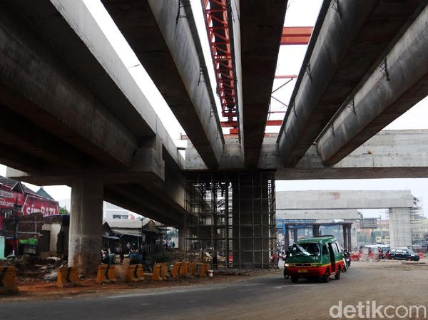 Melihat Pemasangan Girder Akses Tol Padaleunyi-Cisumdawu