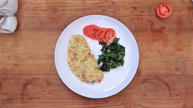 Menu omelete untuk diet | Foto: Youtube.com/Yulia Baltschun
