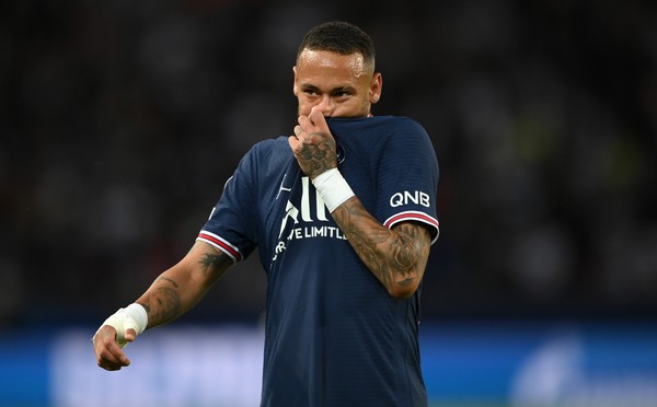 Neymar PARIS, FRANCE - SEPTEMBER 28: Neymar of Paris Saint-Germain reacts during the UEFA Champions League group A match between Paris Saint-Germain and Manchester City at Parc des Princes on September 28, 2021 in Paris, France. (Photo by Matthias Hangst/Getty Images)