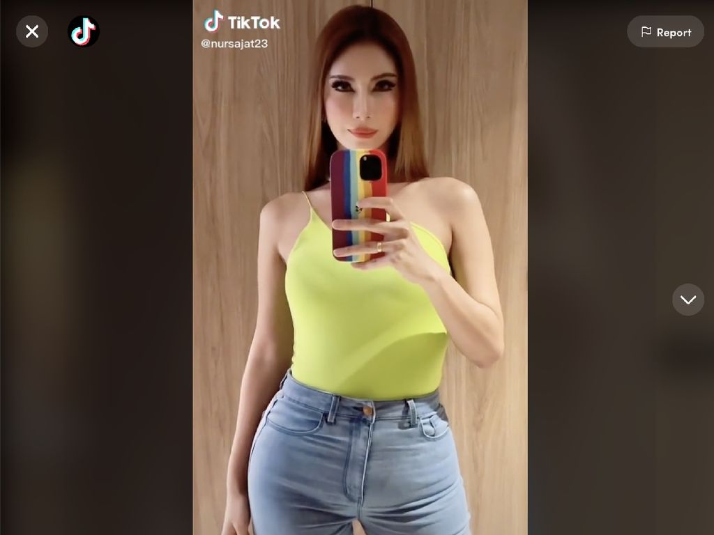 Curhat Nur Sajat, Transgender Cantik Jadi Buronan karena Pose di Depan Kabah Curhat Nur Sajat, Transgender Cantik Jadi Buronan karena Pose di Depan Kabah