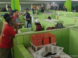 Hebring Euy! Ratusan PKL Huni Pasar Modern Limbangan Garut
