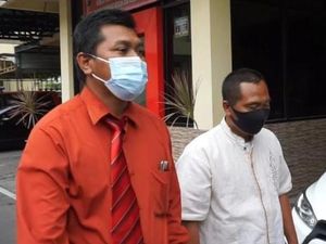 Diduga Cabuli-Perkosa Santriwati, Pengasuh Ponpes di Mojokerto Dipolisikan Diduga Cabuli-Perkosa Santriwati, Pengasuh Ponpes di Mojokerto Dipolisikan