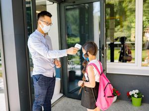 Penularan COVID-19 Meningkat di Sekolah yang Guru-Muridnya Tak Pakai Masker