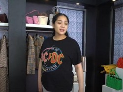 Pernah Nggak Pernah, Nagita Slavina Pakai Gayung Love dan Cengtri Motor