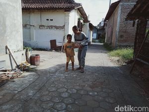 Rangga Bocah Klaten yang Mendadak Buta Masih Utang Biaya RS Belasan Juta Rangga Bocah Klaten yang Mendadak Buta Masih Utang Biaya RS Belasan Juta