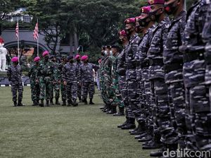 Ratusan Nakes TNI AL Dikerahkan untuk Serbuan Vaksin Maritim Ratusan Nakes TNI AL Dikerahkan untuk Serbuan Vaksin Maritim