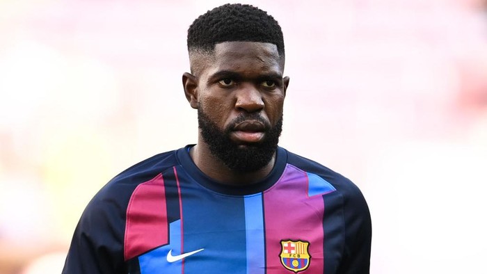BARCELONA, SPAIN - SEPTEMBER 26: Samuel Umtiti of FC Barcelona looks on prior to the LaLiga Santander match between FC Barcelona and Levante UD at Camp Nou on September 26, 2021 in Barcelona, Spain. (Photo by David Ramos/Getty Images)