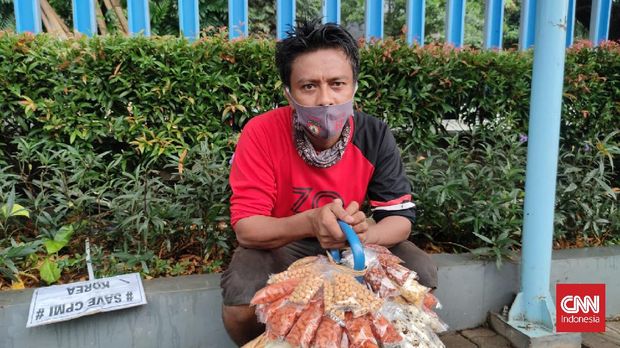 Suara Arus Bawah Masyarakat Sikapi Perubahan Nama Jalan dengan Tokoh Asing Mulyadi 38 tahun, pedagang asongan di kawasan Monas, Jakarta Pusat