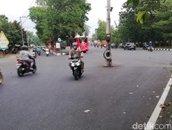 Tidak Hanya di Jakarta, Tiang Listrik Offside Juga Ada di Solo