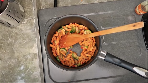 Tumis tempe lebih lezat dan sehat dengan resep Yulia Baltschun | Foto: youtube.com/Yulia Baltschun