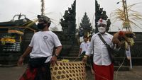 Intip Ritual Penyucian Hewan Kurban di Bali