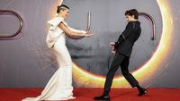 Gaya Bebas Zendaya dan Timothee Chalamet di Karpet Merah