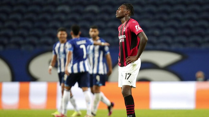 AC Milans Rafael Leao reacts after Porto scored the opening goal during the Champions League group B soccer match between FC Porto and AC Milan at the Dragao stadium in Porto, Portugal, Tuesday, Oct. 19, 2021. (AP Photo/Luis Vieira)