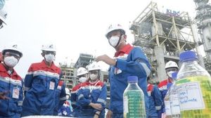 Gaya Ahok Blusukan ke Kilang Cilacap Usai Kebakaran Hebat