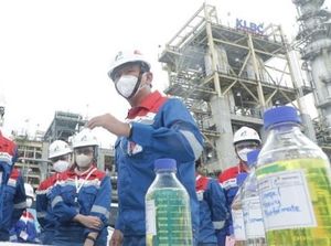 Gaya Ahok Blusukan ke Kilang Cilacap Usai Kebakaran Hebat