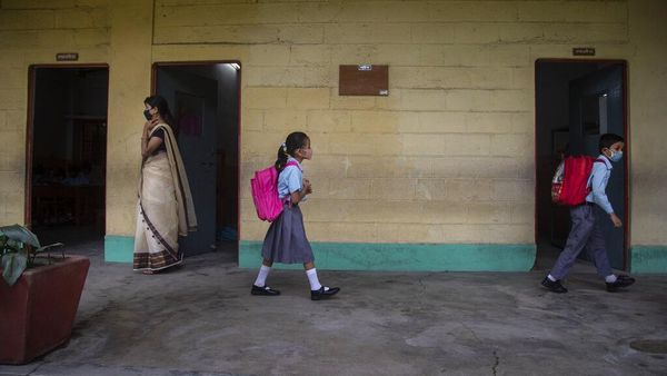 Akhirnya, Siswa di India Kembali Belajar di Sekolah