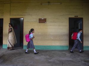 Akhirnya, Siswa di India Kembali Belajar di Sekolah