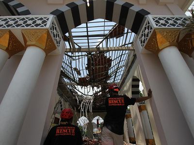 Brakkkk !!!  Atap Masjid Nguter Sukoharjo Tiba-tiba Ambrol