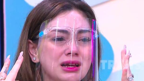 Tangis Celine Evangelista Pecah Bicara Perceraian dengan Stefan William