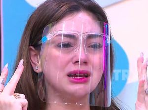 Tangis Celine Evangelista Pecah Bicara Perceraian dengan Stefan William