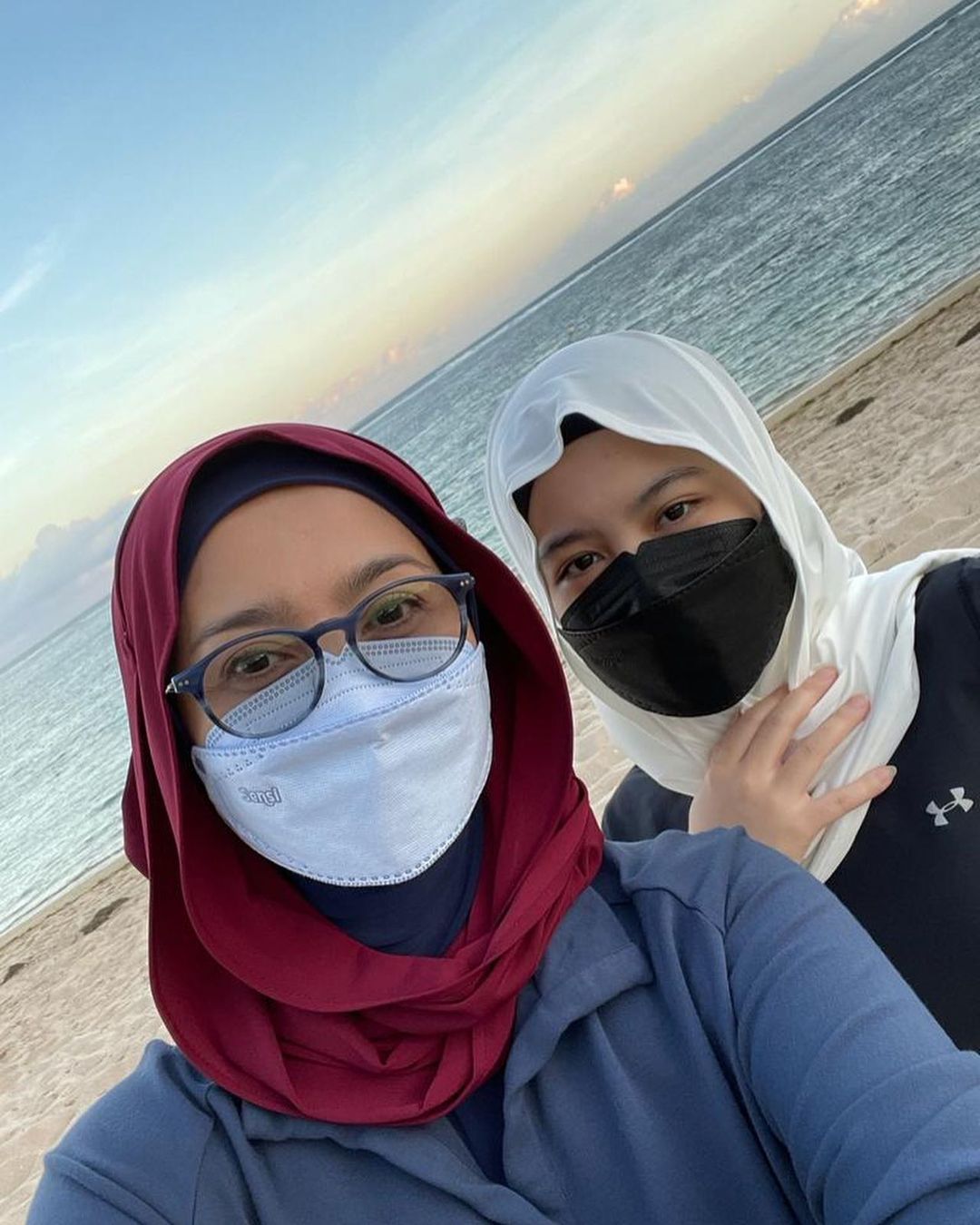Desy Ratnasari bersama putrinya