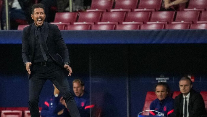 Atletico Madrids head coach Diego Simeone reacts during the Champions League Group B soccer match between Atletico Madrid and Liverpool at Wanda Metropolitano stadium in Madrid, Spain, Tuesday, Oct. 19, 2021. (AP Photo/Manu Fernandez)