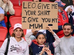 Fans Cilik ke Messi: Kausmu buat Aku, Ibuku Untukmu