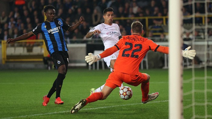 BRUGGE, BELGIUM - OCTOBER 19: Joao Cancelo of Manchester City scores their sides first goal past Simon Mignolet of Club Brugge during the UEFA Champions League group A match between Club Brugge KV and Manchester City at Jan Breydel Stadium on October 19, 2021 in Brugge, Belgium. (Photo by Julian Finney/Getty Images)