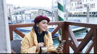 Kecenya Pose Thalita Latief saat Ngopi di Italia dan Prancis￼