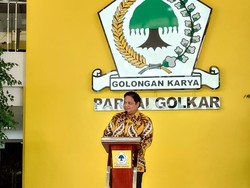 Jokowi Bebaskan Menteri Jual Diri, Golkar Klaim Airlangga Fokus Kerja