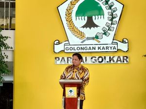 Airlangga Nilai Elektabilitasnya Naik Karena Pemasangan Billboard Airlangga Nilai Elektabilitasnya Naik Karena Pemasangan Billboard