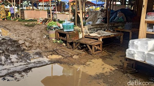 Kondisi Terkini Pasar Darurat Banjarnegara Usai Direndam Banjir