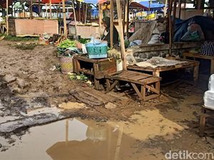 Kondisi Terkini Pasar Darurat Banjarnegara Usai Direndam Banjir Kondisi Terkini Pasar Darurat Banjarnegara Usai Direndam Banjir