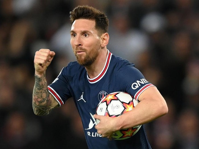 PARIS, FRANCE - OCTOBER 19: Lionel Messi of Paris Saint-Germain celebrates after scoring their side's second goal during the UEFA Champions League group A match between Paris Saint-Germain and RB Leipzig at Parc des Princes on October 19, 2021 in Paris, France. (Photo by Matthias Hangst/Getty Images)