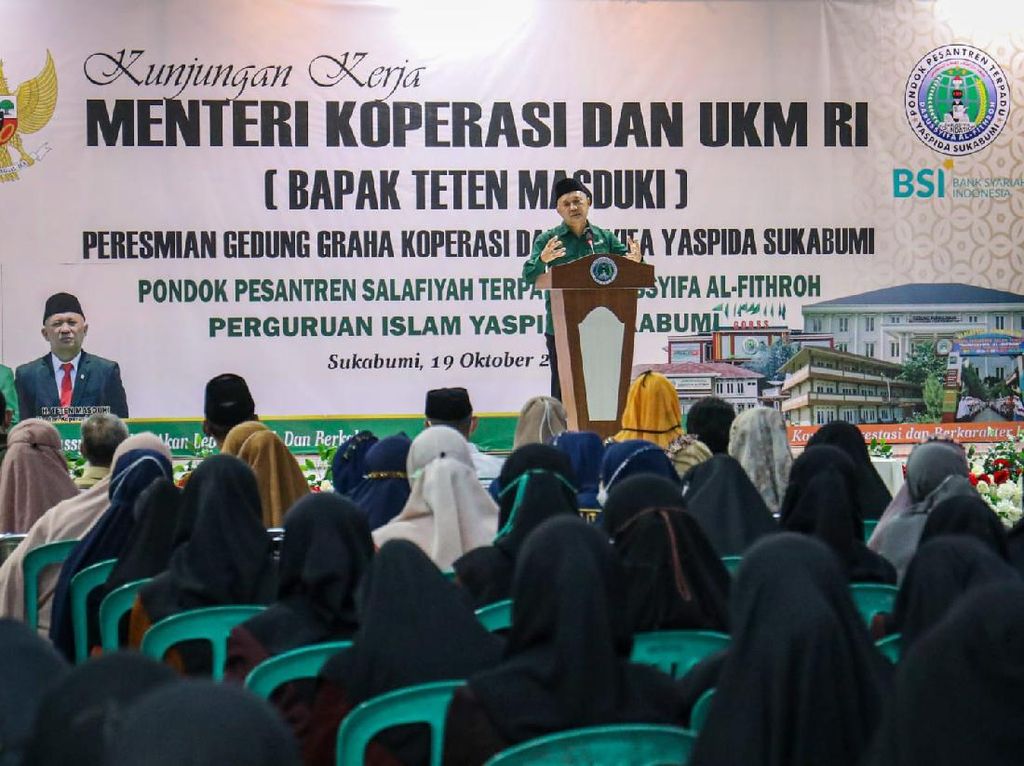 Teten: Ponpes sebagai Penggerak Ekonomi Umat Harus Terus Kita Perkuat Teten: Ponpes sebagai Penggerak Ekonomi Umat Harus Terus Kita Perkuat