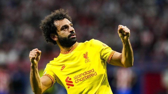 Liverpools Mohamed Salah celebrates after scoring a penalty shot during the Champions League Group B soccer match between Atletico Madrid and Liverpool at Wanda Metropolitano stadium in Madrid, Spain, Tuesday, Oct. 19, 2021. (AP Photo/Manu Fernandez)