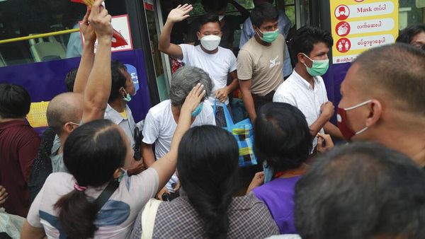 Momen Haru Pembebasan Tahanan Politik Myanmar