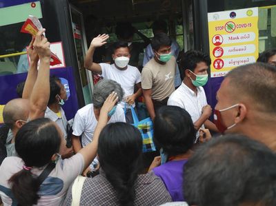 Momen Haru Pembebasan Tahanan Politik Myanmar