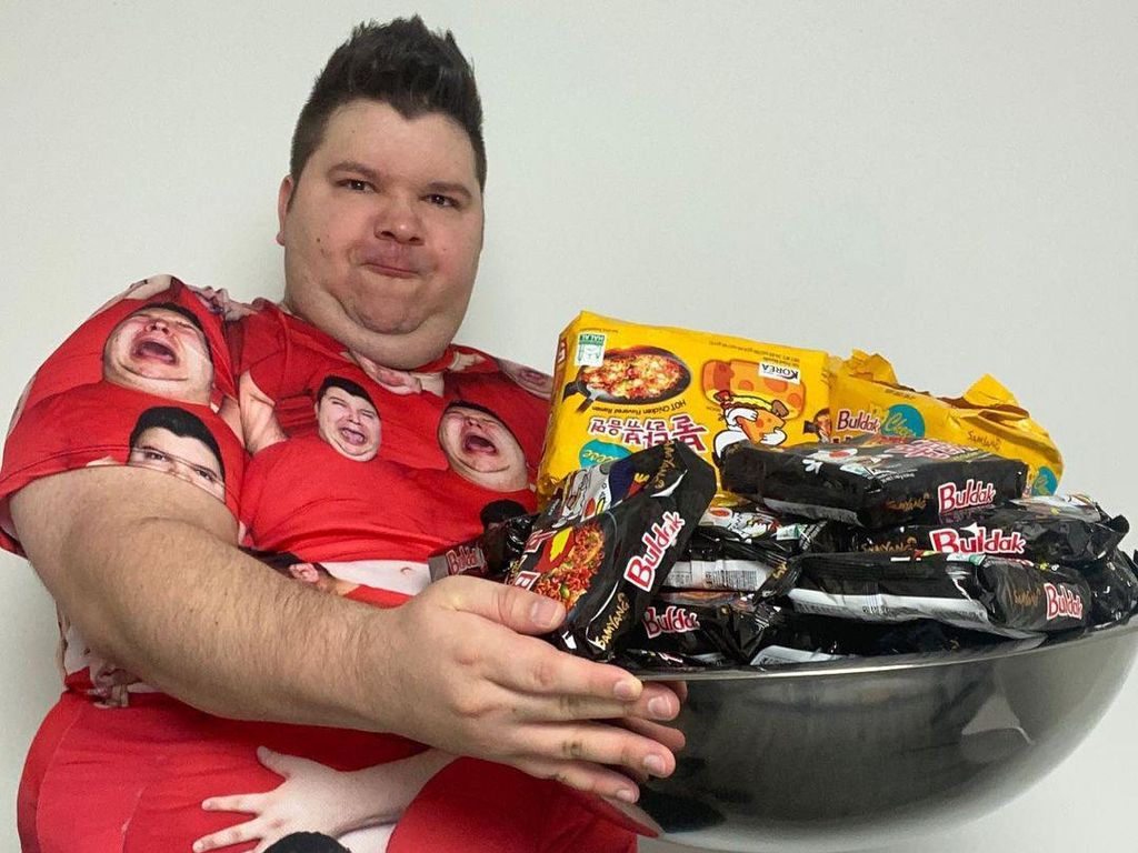 Nikocado Avocado, YouTuber Mukbang yang Dikecam karena Obesitas