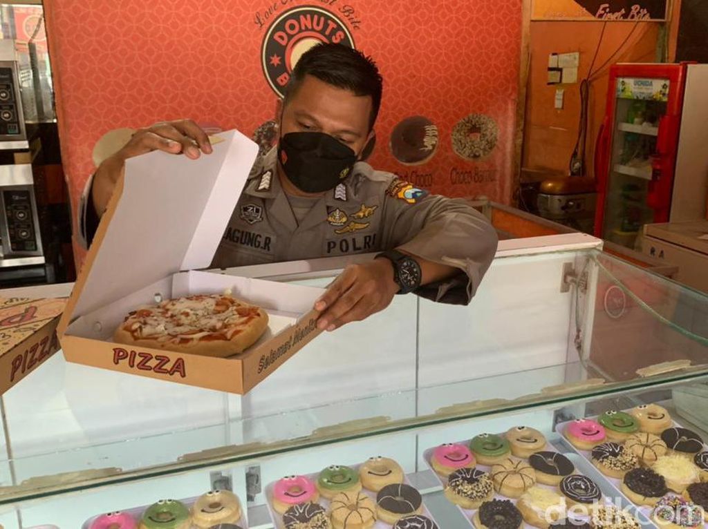 Polisi di Sidoarjo Ini Jago Bikin Donat hingga Kulit Pizza
