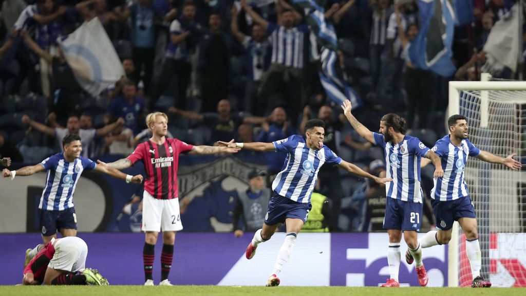 Porto's Luis Diaz, 3rd right, celebrates after scoring the opening goal during the Champions League group B soccer match between FC Porto and AC Milan at the Dragao stadium in Porto, Portugal, Tuesday, Oct. 19, 2021. (AP Photo/Luis Vieira)