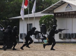 Raider 509 Selamatkan Operator Tambang Emas Banyuwangi dari Teroris Raider 509 Selamatkan Operator Tambang Emas Banyuwangi dari Teroris