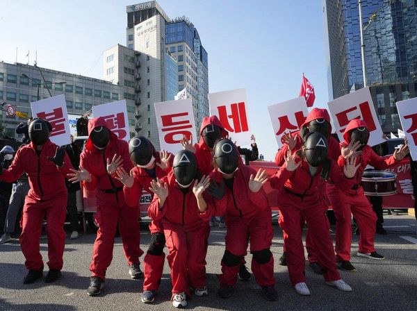 Squid Game Ikut Unjuk Rasa di Seoul