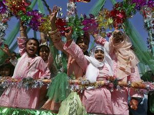 Suka Cita Warga Pakistan di Tengah Perayaan Maulid Nabi